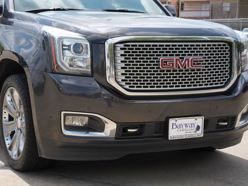 Used 2016 GMC Yukon SLT w/ HD Trailering Package image 29