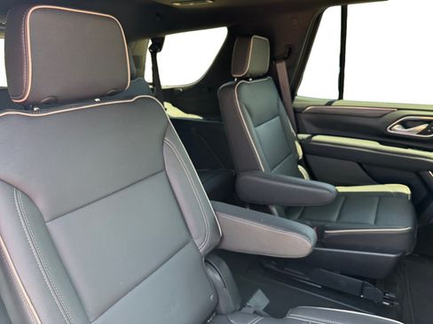 Used 2023 GMC Yukon SLT AWD/4WD image 18