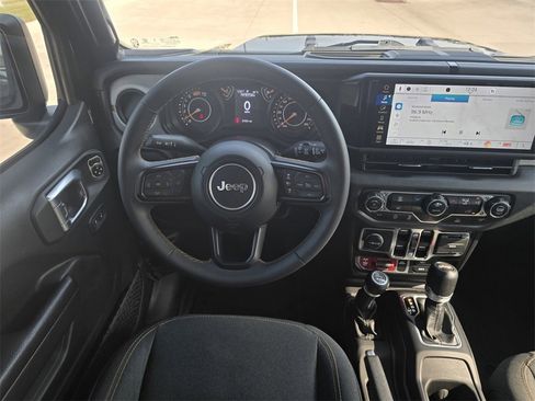 Used 2024 Jeep Wrangler Willys image 15