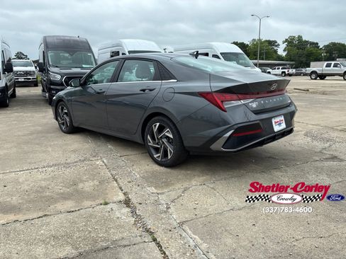 Used 2024 Hyundai Elantra Limited FWD image 9