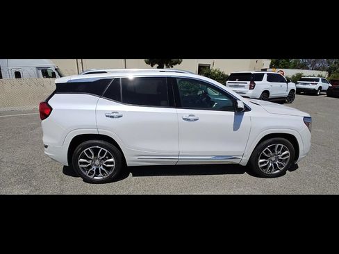 Used 2024 GMC Terrain Denali w/ Denali Premium Package AWD/4WD image 5