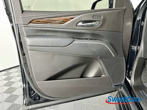 Used 2024 Cadillac Escalade Premium Luxury AWD/4WD image 43