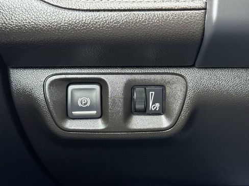 Used 2022 GMC Acadia SLE w/ Driver Convenience Package FWD image 18