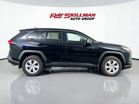 Used 2022 Toyota RAV4 LE AWD/4WD image 8