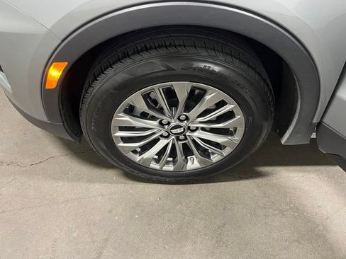 Used 2025 Cadillac XT4 Premium Luxury FWD image 30