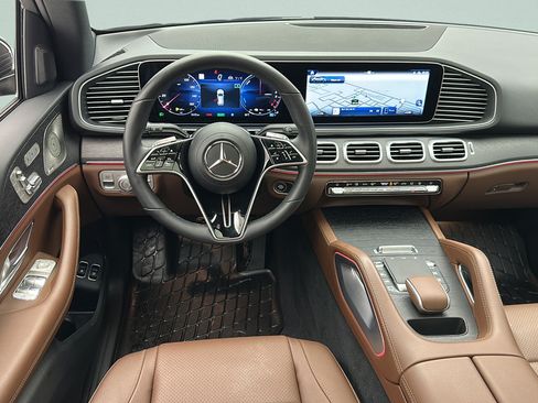 Used 2025 Mercedes-Benz GLE 450e 4MATIC image 11