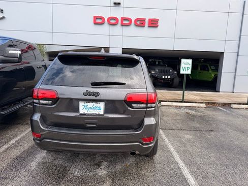 Used 2021 Jeep Grand Cherokee Laredo X image 7