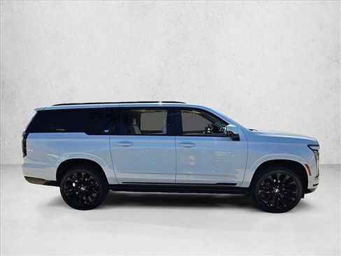 Used 2026 Cadillac Escalade ESV Platinum Sport w/ LPO, ONYX Package AWD/4WD image 4