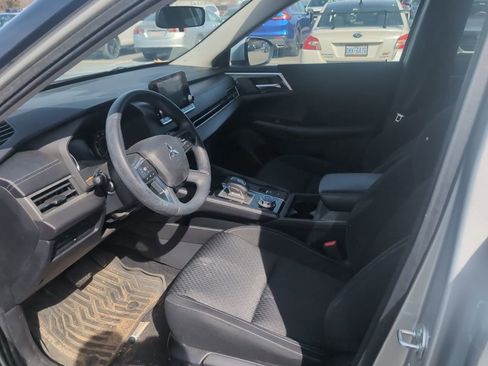 Used 2022 Mitsubishi Outlander ES image 12