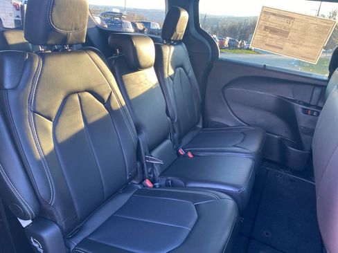 New 2026 Chrysler Pacifica Select image 11