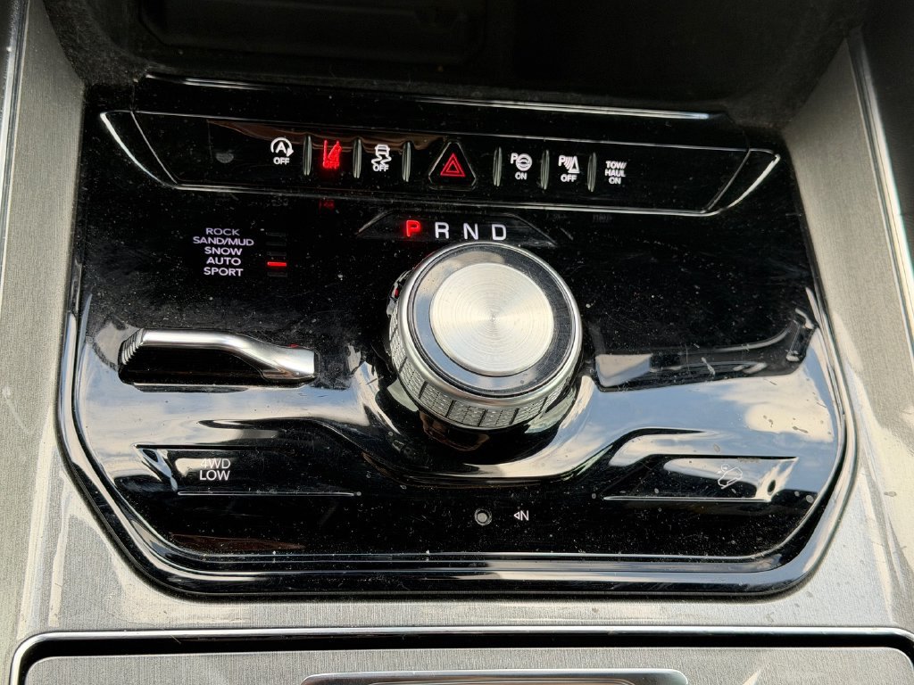 Used 2022 Jeep Wagoneer Series III AWD/4WD image 22