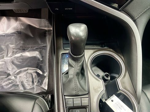 Used 2023 Toyota Camry SE w/ Cold Weather Package image 17