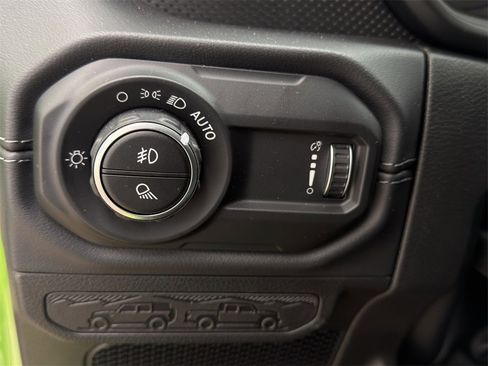 New 2025 Jeep Gladiator Mojave w/ Convenience Group image 18