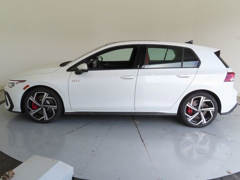New 2026 Volkswagen GTI SE FWD image 7