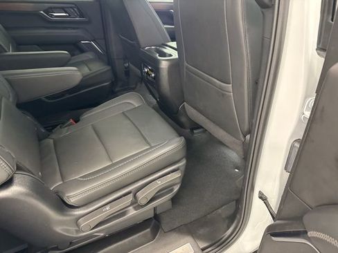 Used 2025 GMC Yukon Denali image 32