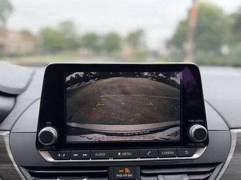 Used 2025 Nissan Altima 2.5 SV FWD image 18