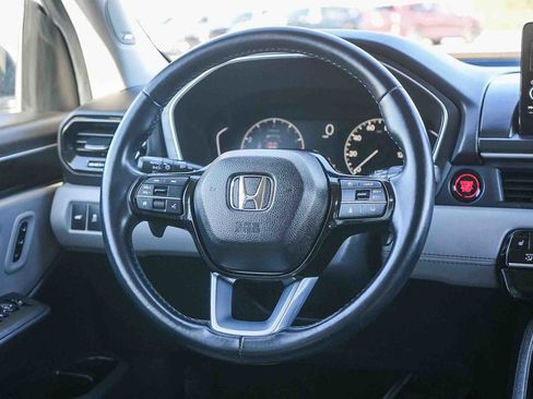 Certified 2025 Honda Pilot Touring image 15