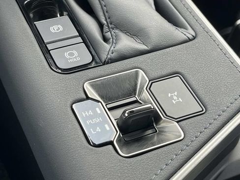 Used 2025 Lexus GX 550 w/ Cold Area Package AWD/4WD image 37