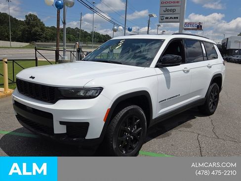 Used 2025 Jeep Grand Cherokee L Altitude AWD/4WD image 4