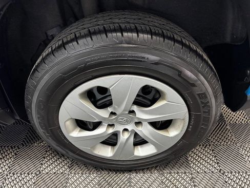 Used 2020 Toyota RAV4 LE FWD image 20