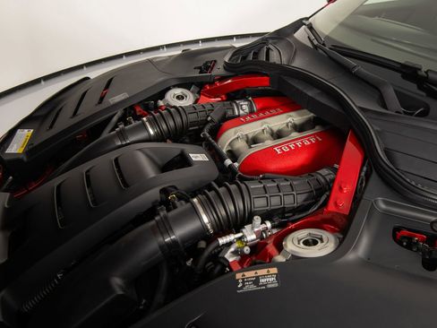 Used 2025 Ferrari Purosangue AWD/4WD image 52