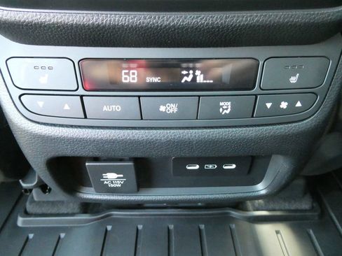 Used 2025 Honda Pilot Black Edition image 23