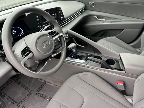Used 2024 Hyundai Elantra SE image 10
