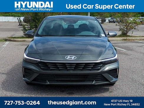 Used 2025 Hyundai Elantra SE FWD image 8