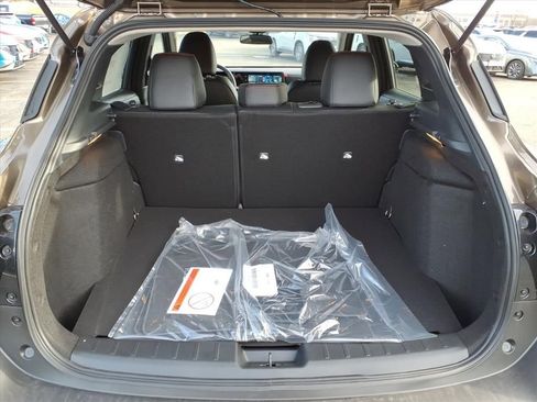 New 2026 Nissan Kicks SR w/ Cold Weather Package image 9