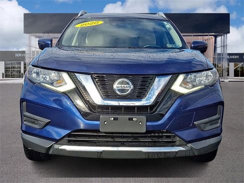 Used 2020 Nissan Rogue SV image 2