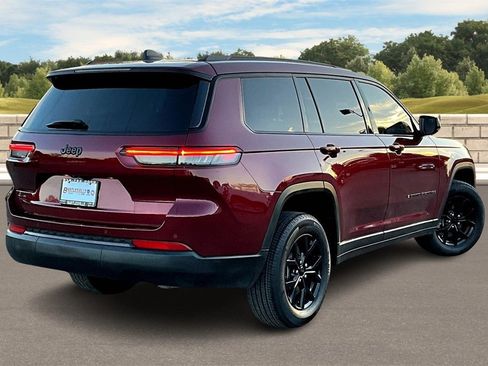 Used 2025 Jeep Grand Cherokee L Altitude image 12