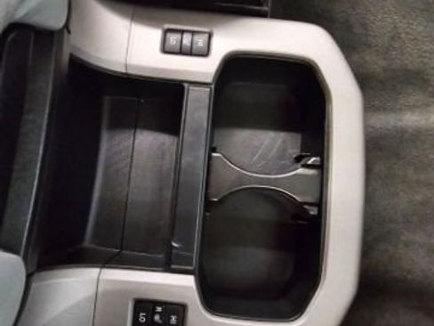 Used 2013 Toyota Sequoia Platinum image 39