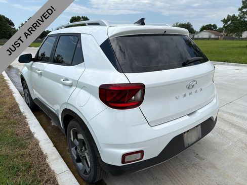 Used 2022 Hyundai Venue SEL w/ Cargo Package FWD image 7