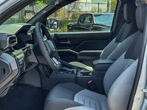 Used 2025 Toyota Tacoma TRD Sport AWD/4WD image 17