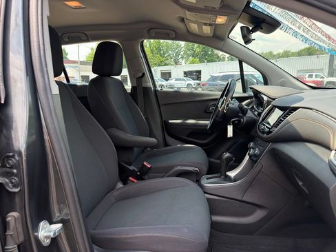 Used 2019 Chevrolet Trax LS AWD/4WD image 26
