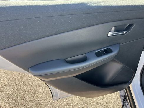 New 2026 Nissan Leaf Platinum+ w/ Cargo Package (Platinum+) FWD image 21