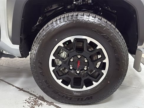 Certified 2025 Toyota Tacoma TRD Off-Road image 21