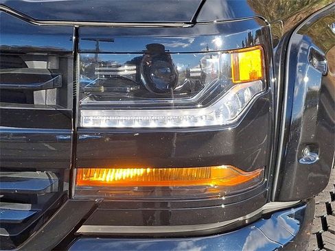 Used 2018 Chevrolet Silverado 1500 LT w/ All Star Edition image 9