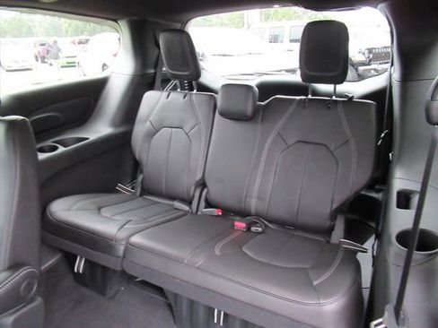 New 2026 Chrysler Pacifica Select w/ S Appearance Package image 29