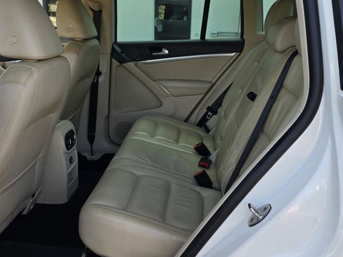 Used 2013 Volkswagen Tiguan SEL FWD image 17