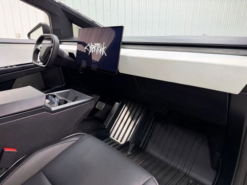 Used 2024 Tesla Cybertruck AWD Crew Cab image 14