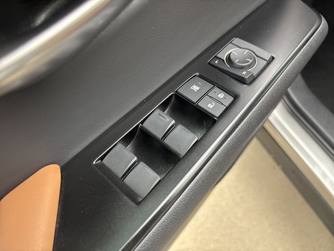 Used 2021 Lexus UX 250h w/ Accessory Package (Z1) AWD/4WD image 15