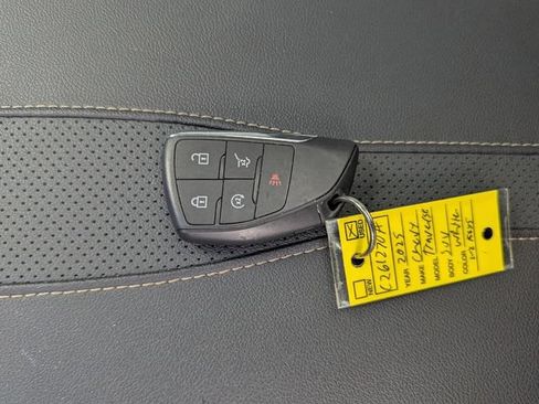 Used 2025 Chevrolet Traverse High Country FWD image 33
