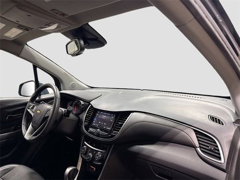 Used 2022 Chevrolet Trax LT w/ LT Convenience Package image 27