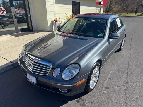 Used 2009 Mercedes-Benz E 350 4MATIC Sedan image 3