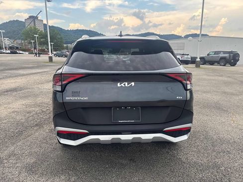 Used 2023 Kia Sportage EX AWD/4WD image 4