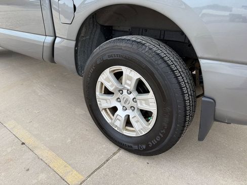 Used 2018 Nissan Titan SV image 9