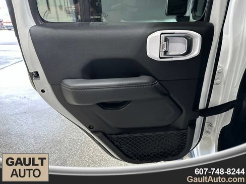 Used 2019 Jeep Wrangler Unlimited Sahara AWD/4WD image 14