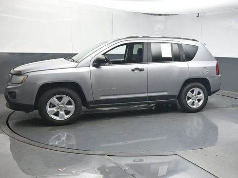 Used 2016 Jeep Compass Sport FWD image 4
