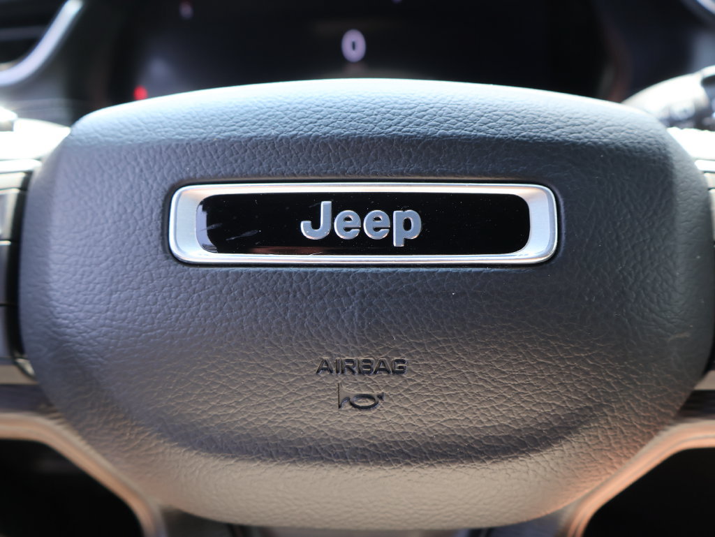 Used 2024 Jeep Grand Cherokee Altitude AWD/4WD image 26